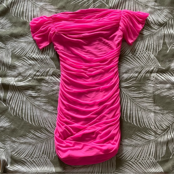 Draped Off-shoulder Ruched Bodycon Dress - Picture 4 of 7